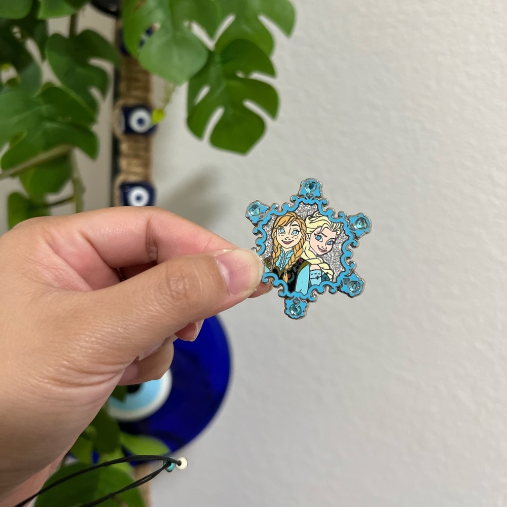 DISNEY Frozen Elsa & Anna Pin
